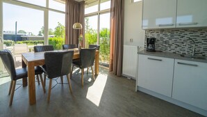 Coffee/tea maker, fridge, microwave, dishwasher