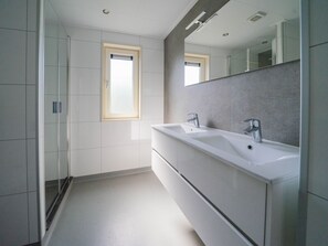 Shower - Comfy Chalet with Dishwasher near Nature Reserve (Linden)