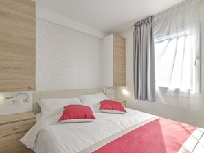 Mobile Home | 2 bedrooms, individually furnished, bed sheets - Mobile Home in Banjole Near Beach & Pool (Medulin)