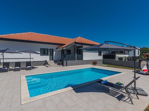 New and Modern Villa With Private Pool and Summer Kitchen in Central Istria