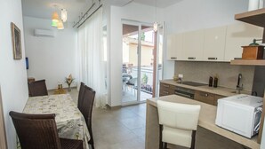 Unclassified image, 5 of 22, button - Modern Apartment Noa IV in Villa Valtrazza With Pool for 4 - 6 Persons (Tar-Vabriga)