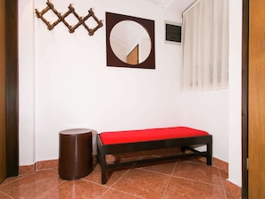 Reception - Apartment for 2 Persons on 2nd Floor with Balcony near Beach (Porec)