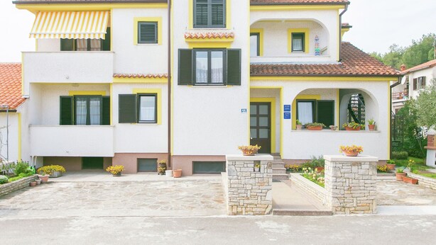 Exterior - Apartment for 2 Persons on 2nd Floor with Balcony near Beach (Porec)