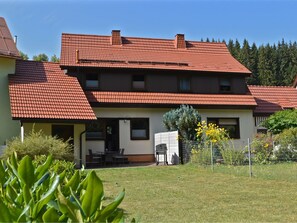 Exterior - Quaint Holiday Home in Schmiedefeld near Forest (Suhl)