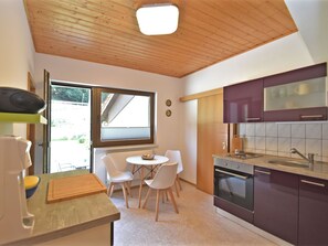 Dining - Quaint Holiday Home in Schmiedefeld near Forest (Suhl)