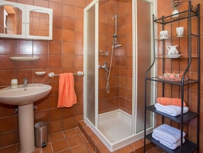 Hair dryer, towels