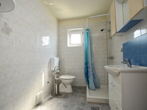 Shower, towels