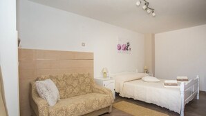 Unclassified image, 5 of 34, button - Rustically Furnished Holiday Home With its own Tavern, Near Porec (Porec)