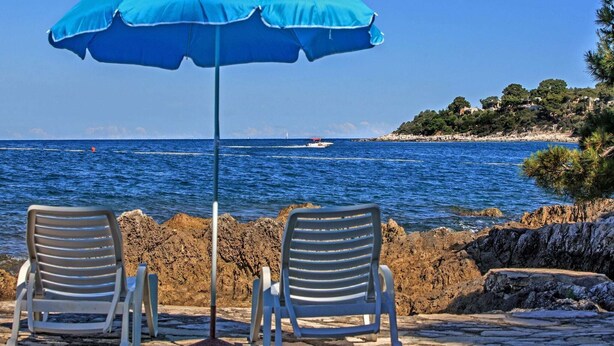 Beach - Lovely Holiday House in Quiet District near Beach (Porec)
