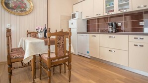 Private kitchen - Lovely Holiday House in Quiet District near Beach (Porec)