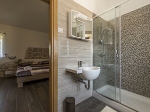 Shower, towels