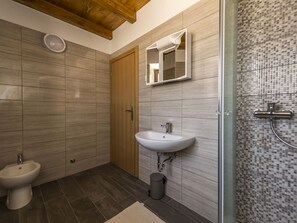 Shower, towels