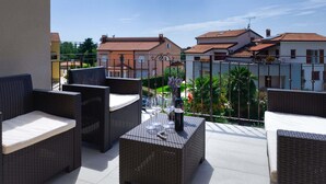 Balcony - Modern two Bedrooms Apartment With Shared Pool (Porec)