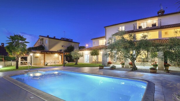 Outdoor pool - Modern two Bedrooms Apartment With Shared Pool (Porec)