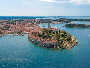 Unclassified image, 3 of 31, button - Modern one Bedroom Apartment With Terrace Near the Beach and Centre of Rovinj (Rovinj)