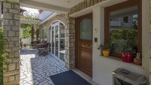 Unclassified image, 5 of 31, button - Modern one Bedroom Apartment With Terrace Near the Beach and Centre of Rovinj (Rovinj)