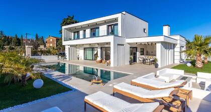 Luxury Villa With an Indoor and Outdoor Pool on the Island of Krk