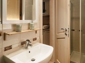 Shower, towels