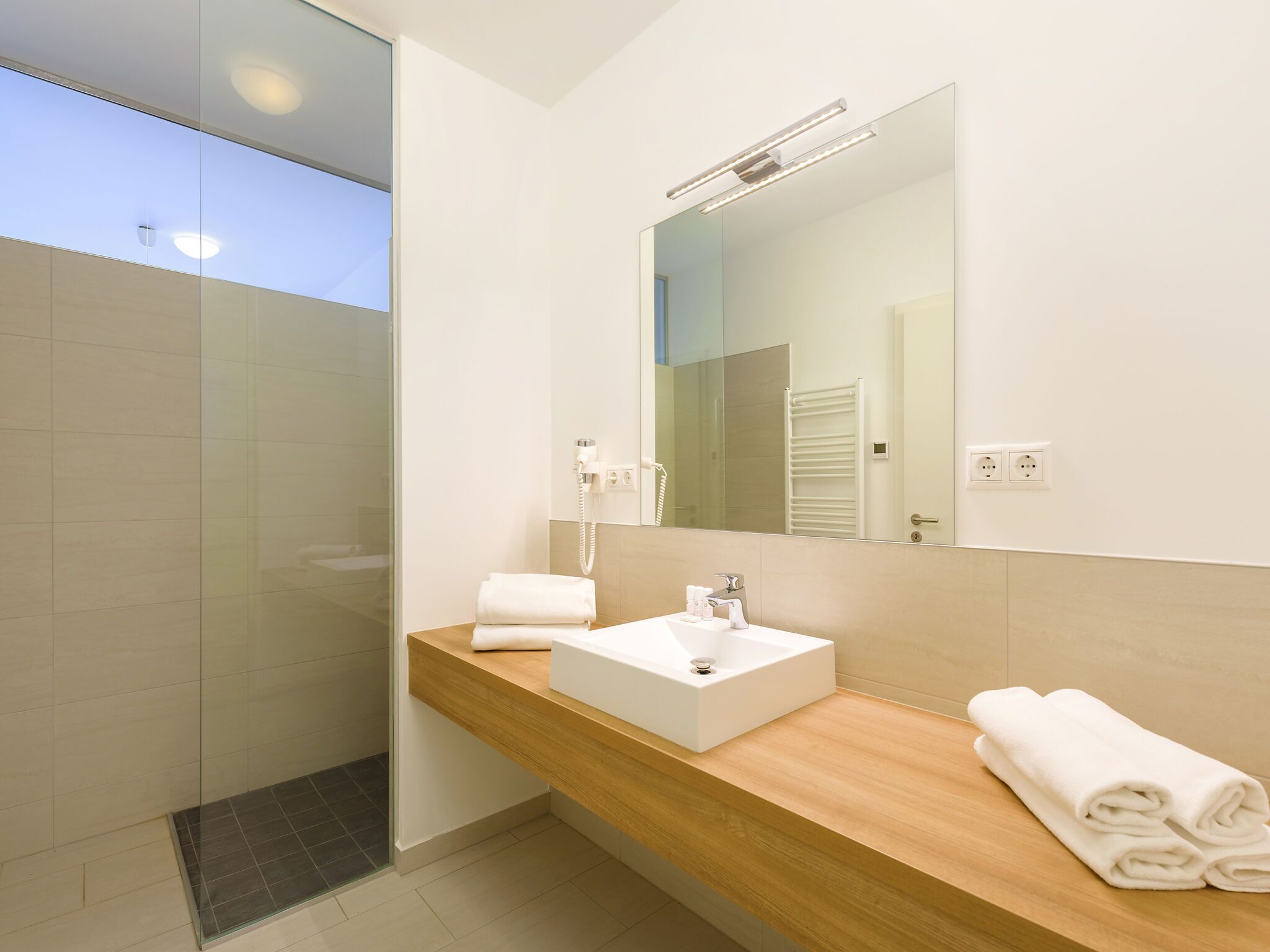 Shower, towels
