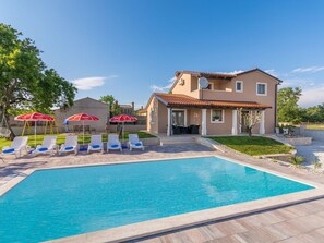 Exterior - Quiet Holiday House with Pool & Garden near Tinjan (Tinjan)