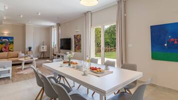 Villa | Dining