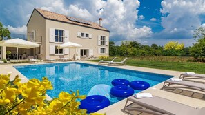 Villa | Exterior - Luxurious Villa in Butkovici with Pool & Hot Tub (Svetvincenat)