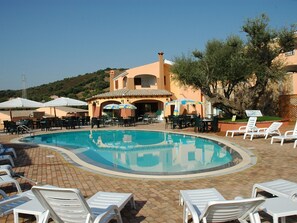 Outdoor pool - Tastefully Decorated Apartment in Hills near Budoni (Budoni)