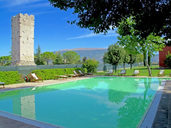 Pool - Holiday Home in Spello With Pool & Terrace (Spello)