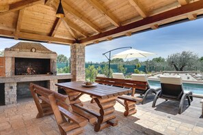 House | Outdoor dining - Holiday Home Medulin With Pool Near Beach (Medulin)