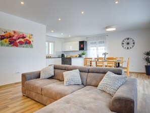 Villa | Living area | TV - Villa in Kanfanar With Swimming Pool (Kanfanar)