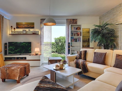 Villa in Novigrad With Pool Near Beach