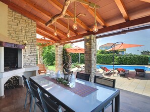 Villa | Property amenity - Villa in Novigrad With Pool Near Beach (Novigrad)