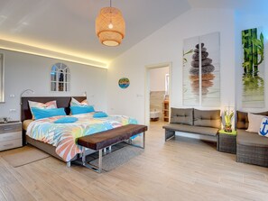 Villa | 3 bedrooms, individually furnished, iron/ironing board, bed sheets - Villa in Novigrad With Pool Near Beach (Novigrad)