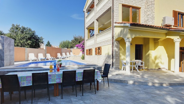 Exterior - Spacious Villa in Medulin With Private Swimming Pool (Medulin)