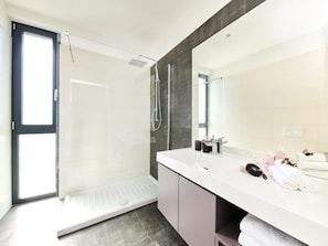 Shower, towels