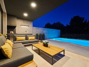 Balcony - Modern Villa With Private Pool Near the Center of Novigrad and the Beach (Novigrad)