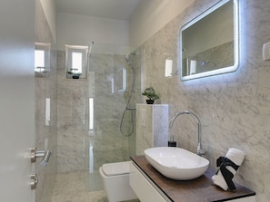 Shower, towels