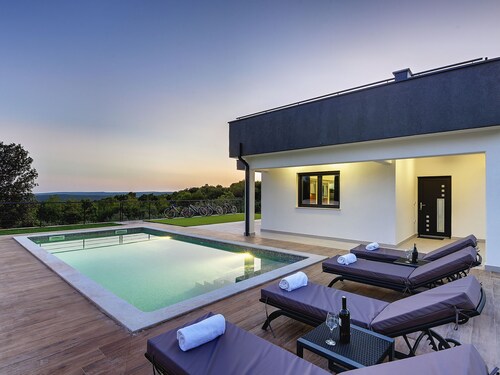 Stunning Villa in Koromacno With Private Swimming Pool