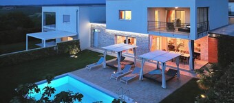 Modern Holiday Home in Novigrad With Pool