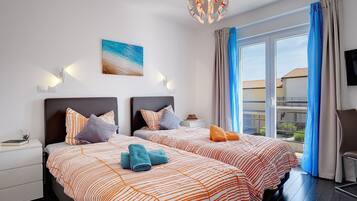 House | 3 bedrooms, individually furnished, iron/ironing board, bed sheets