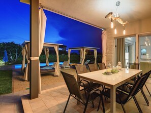 House | Dining - Modern Holiday Home in Novigrad With Pool (Novigrad)