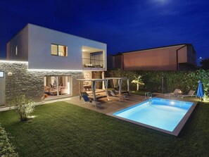 House | Pool | Indoor pool, outdoor pool - Modern Holiday Home in Novigrad With Pool (Novigrad)