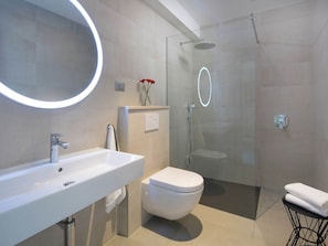 Shower, towels