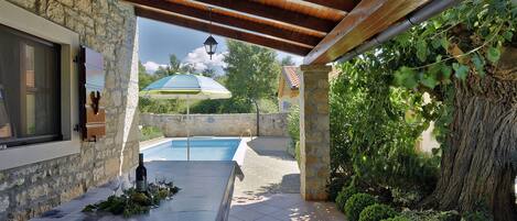 Talo | Uima-allas | Sisäuima-allas, ulkouima-allas