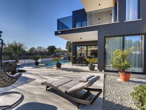 Villa | Pool | Indoor pool, outdoor pool