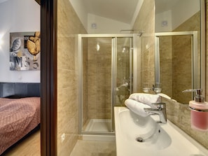 Shower, towels