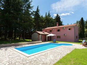 Casa | Alberca | Alberca techada y alberca al aire libre