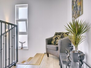 Villa | Vardagsrum | Eldstad