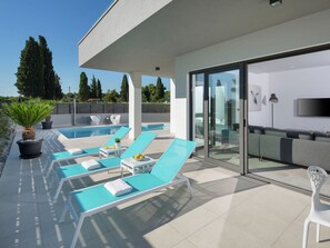 Apartment | Pool | Indoor pool, outdoor pool - Luxury Apartment With Private Pool, Near the Beach and Close to Pula (Fazana)