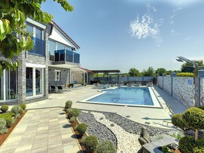 Villa | Pool